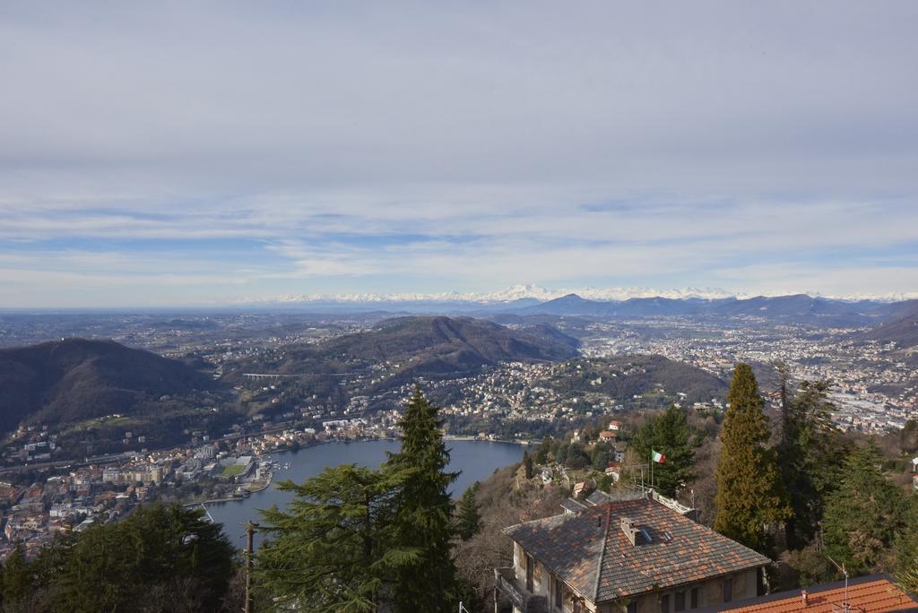 Habitación Doble con balcón y vistas al lago